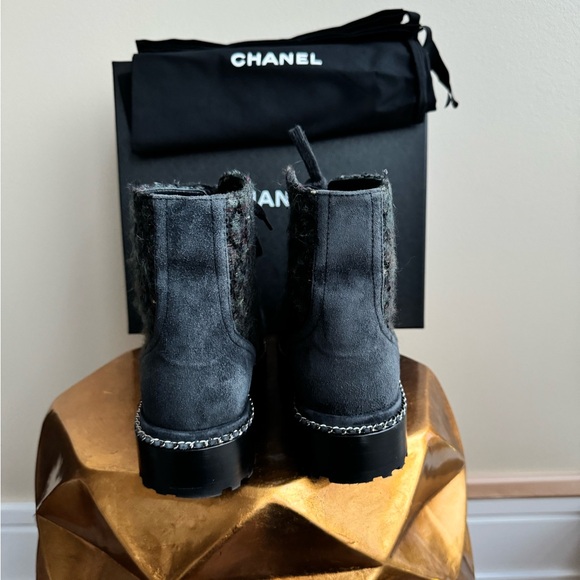 CHANEL Tweed Suede Calfskin Pearl Boots with Chain Accent, Blue/Green, size 9 - Picture 14 of 16